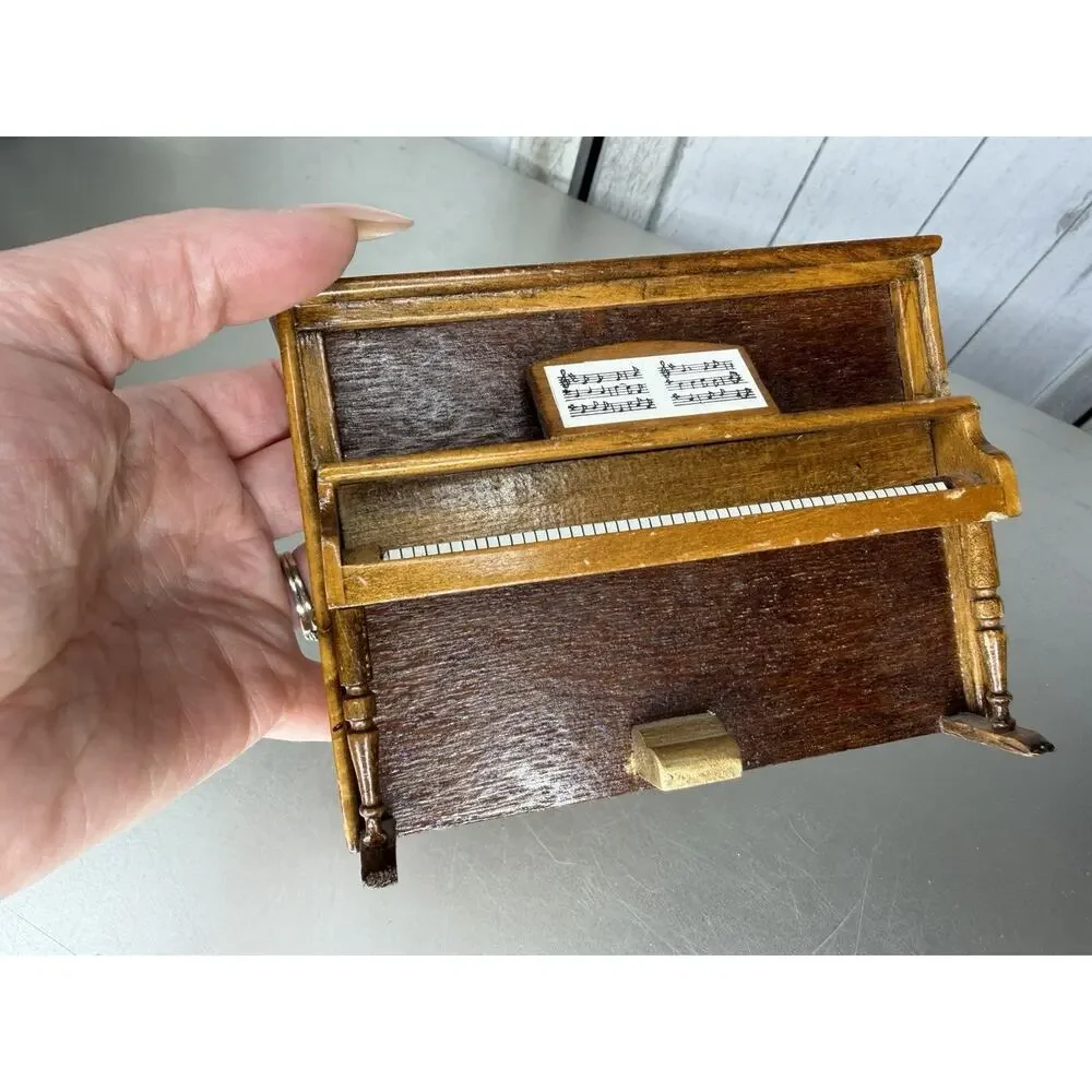 Unbranded dollhouse miniature